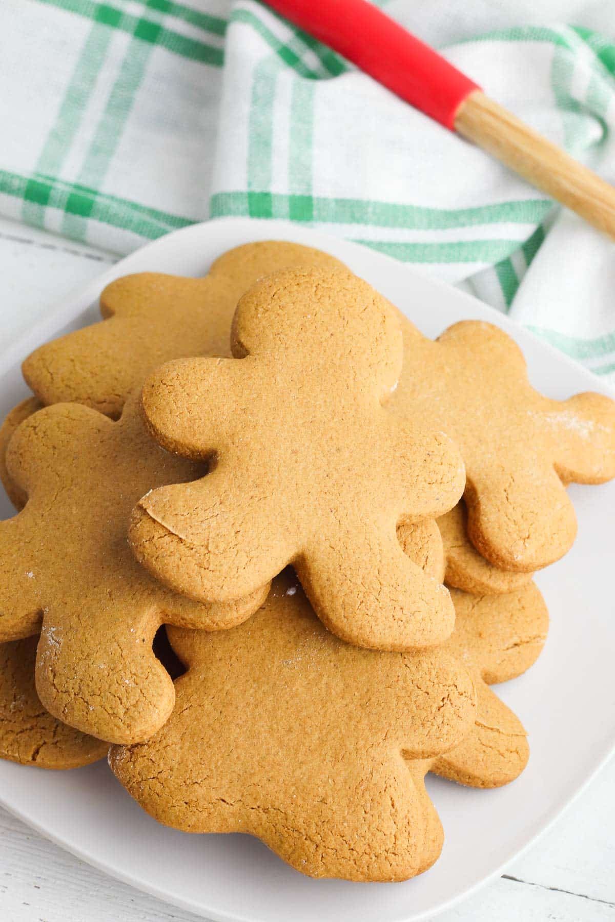 pile of gingerbread men cookies 