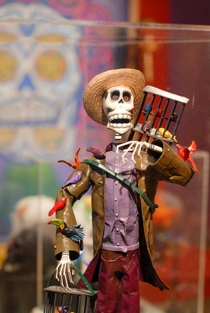 dia de los muertos skeleton figure