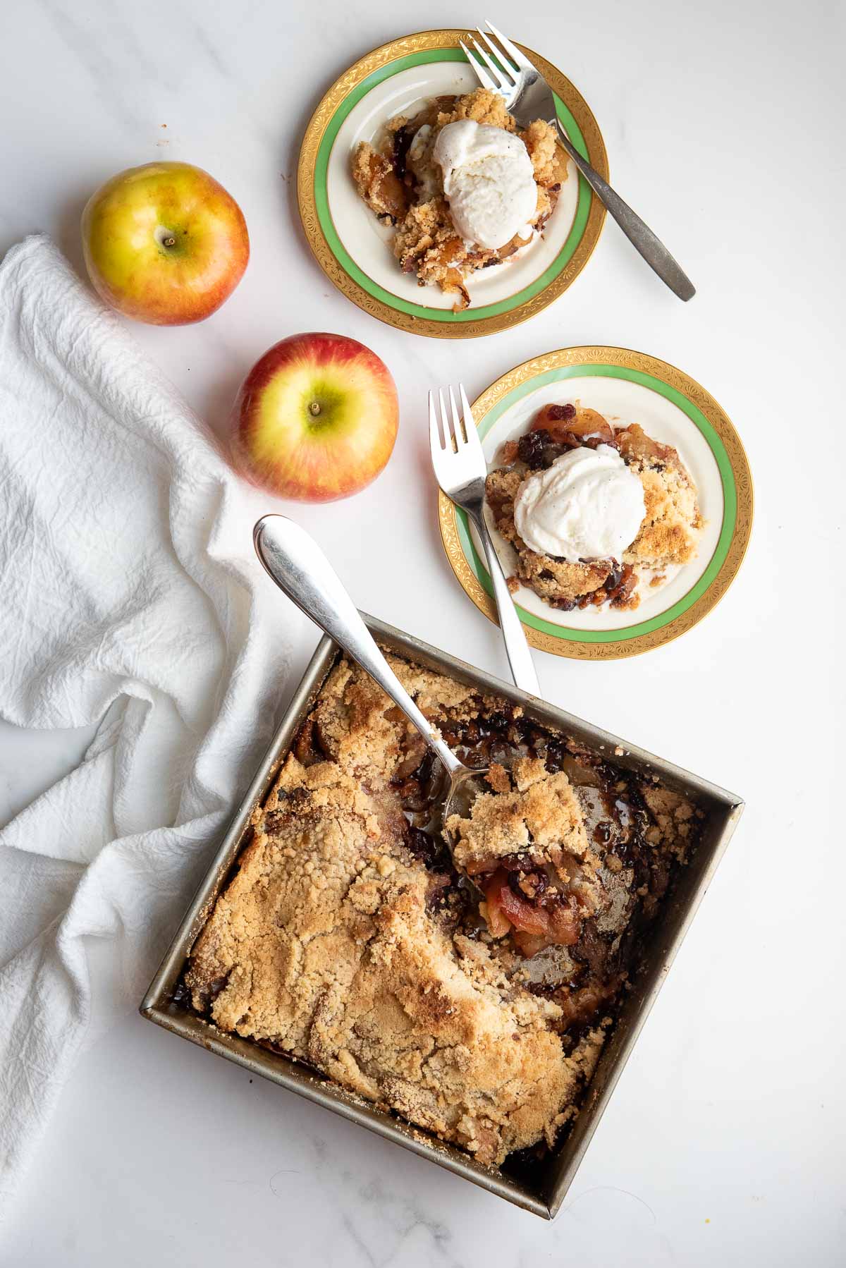 apple crisp in pan and servings