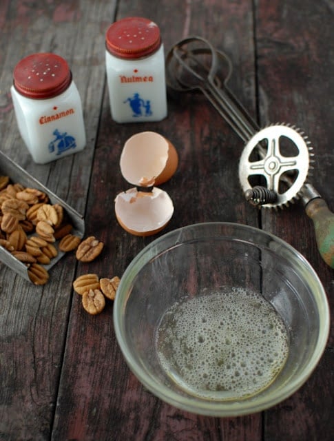 ingredients to make candied pecans