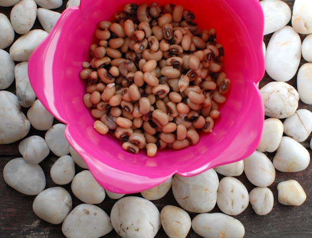 black eyed pea in pink colander