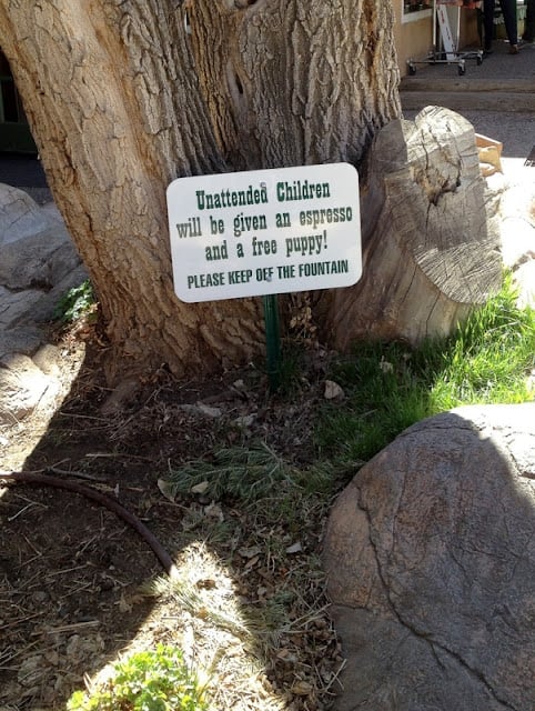 A sign on the side of a rock