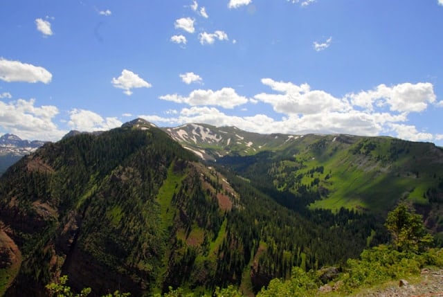 A view of the side of a mountain