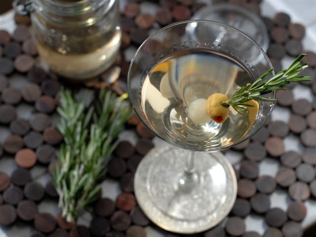 rosemary gin martini