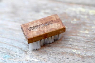 Mushroom brush