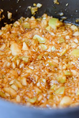 A bowl of food, with Caramel apple