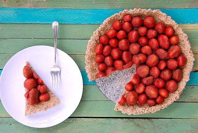 raw berry tart