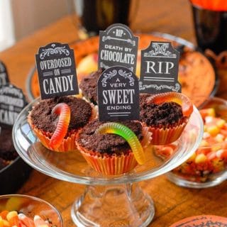 Halloween Recipe: Creepy Chocolate Cupcakes - HodgePodgeDays