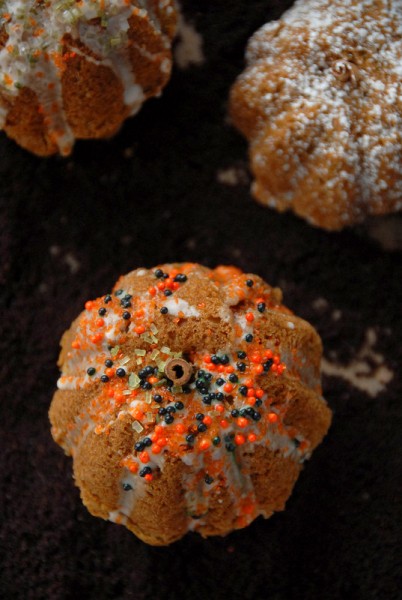 rustic mini pumpkin cakes