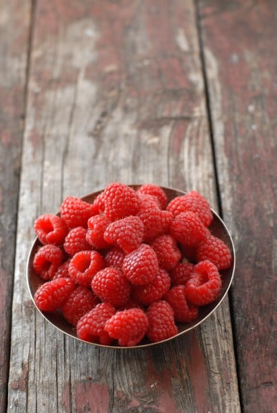 raspberries in bowl