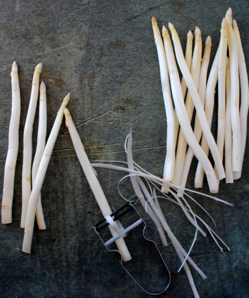 peeling white asparagus