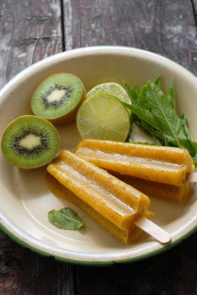 Mango-Kiwi Limeade Fruit Popsicles {Paletas} close up