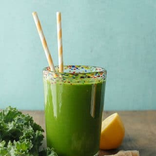 The Green Zinger Smoothie with straws