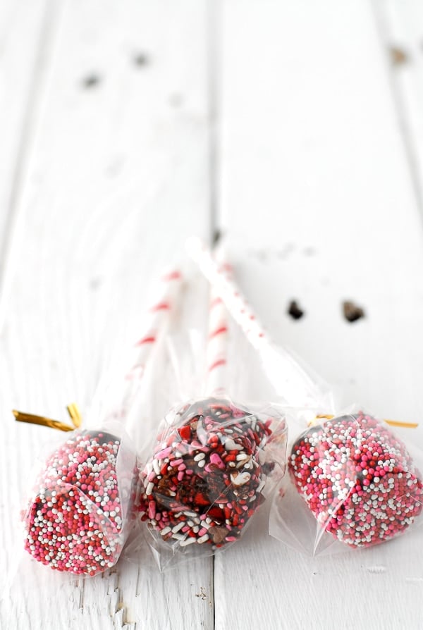 3 Chocolate Marshmallow Valentine\'s Pops 