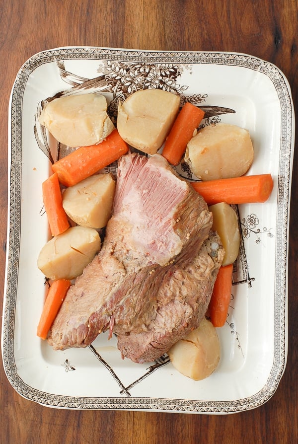 Slow Cooker Beer-Simmered Corned Beef with carrots and potatoes