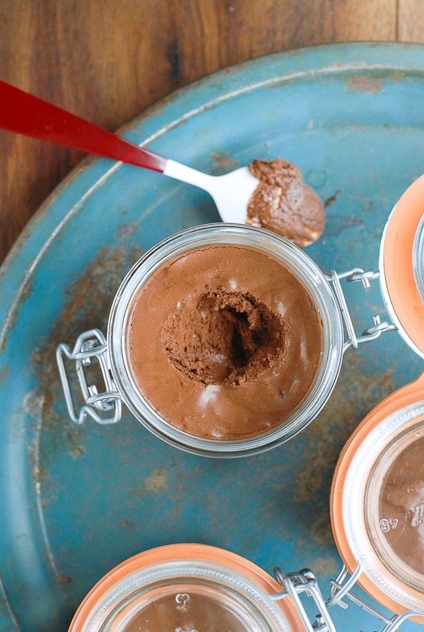 French Chocolate Mousse bite. Perinteinen ranskalainen suklaamousse - BoulderLocavore.com