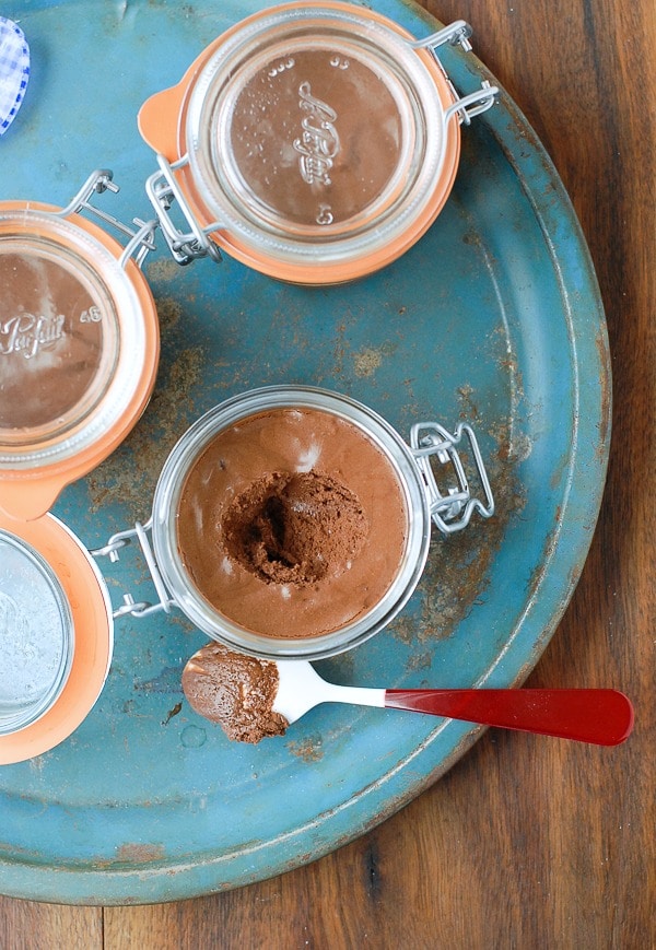 Morso di mousse al cioccolato francese. Mousse al cioccolato tradizionale francese - BoulderLocavore.com