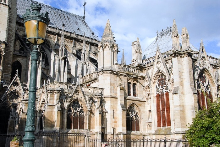 Notre Dame side Paris 