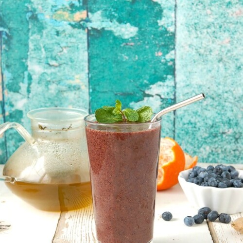 Antioxidant Green Tea Smoothie With Blueberry and Ginger