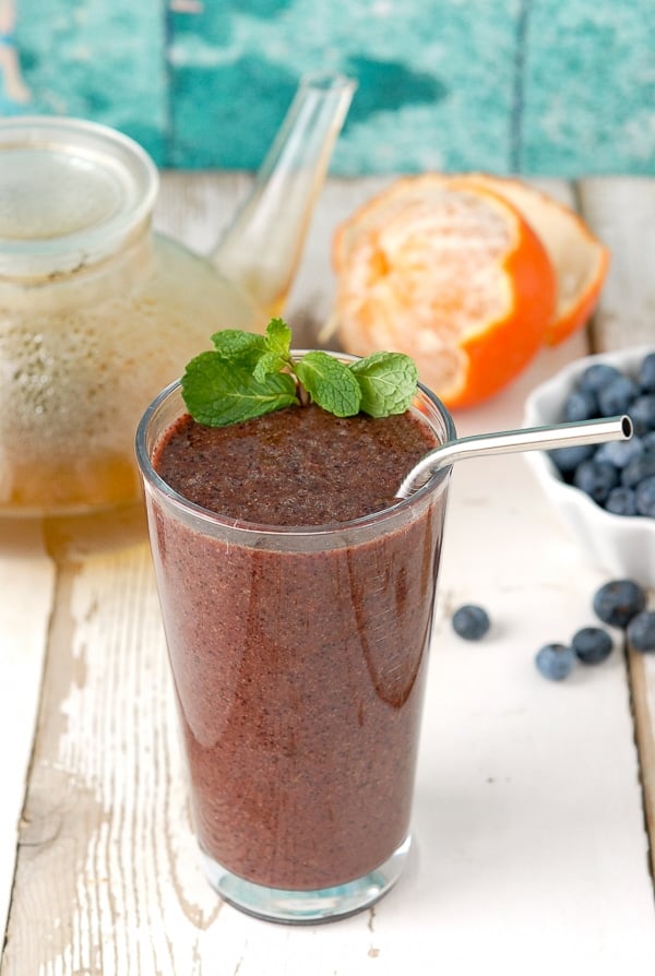 Antioxidant Green Tea Smoothie With Blueberry and Ginger