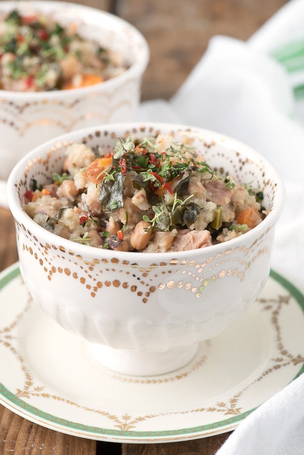 Slow Cooker Lucky Black Eyed Peas and Ham {Hoppin John}