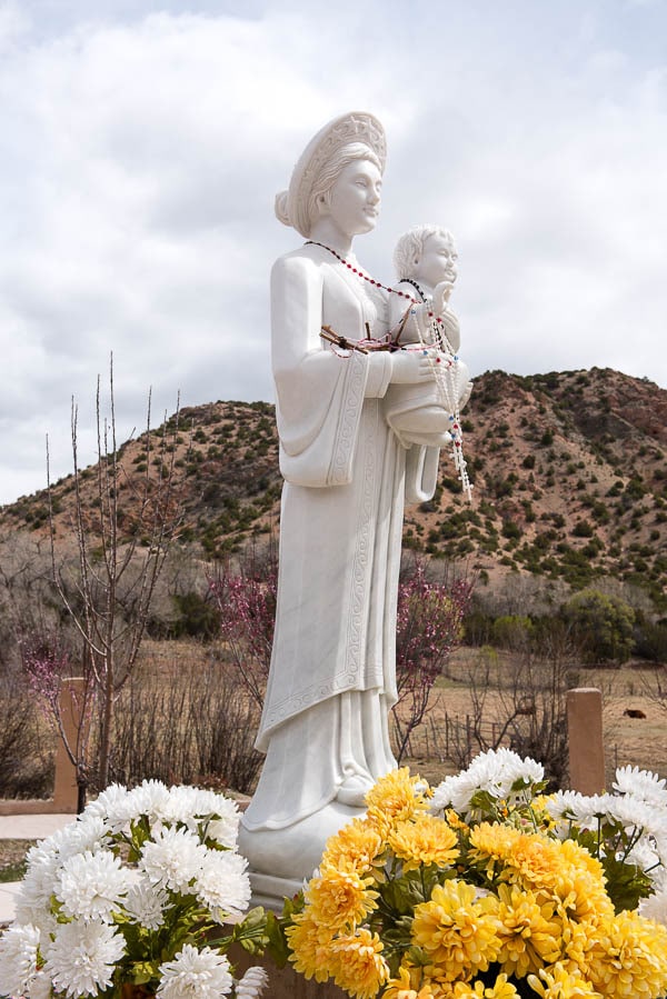 El Sanctuario de Chimayo statue