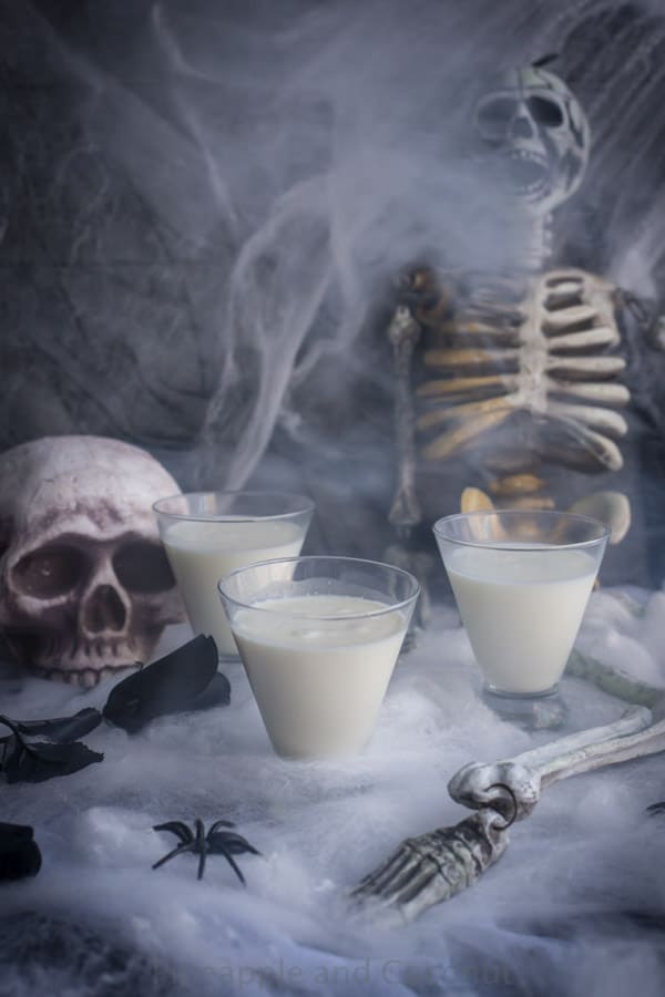  Halloween Liquid Ghost Cocktail 