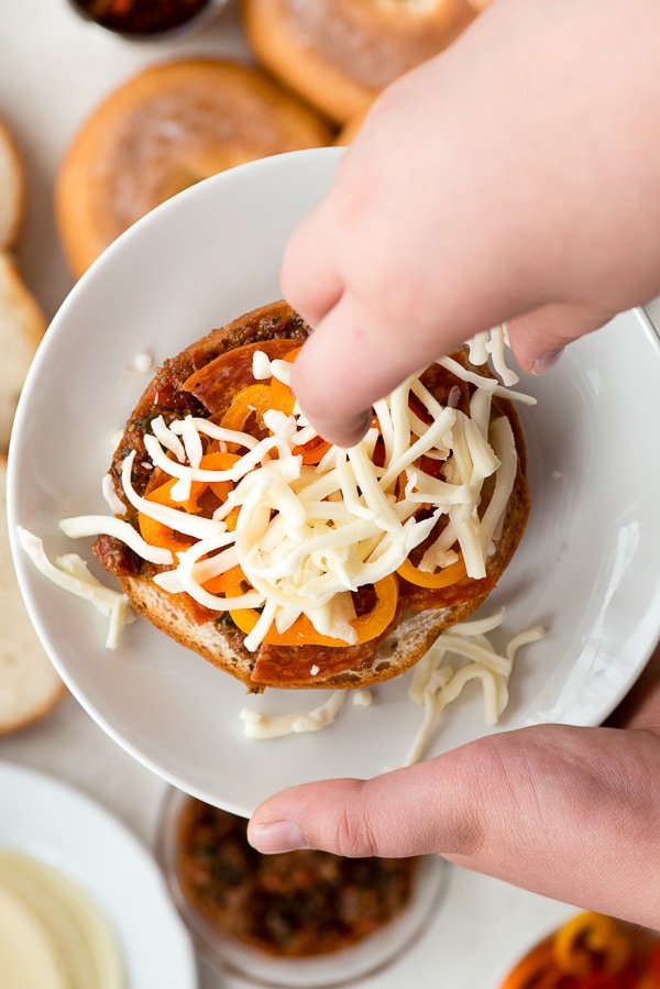  Personal Pizza Bagels with mozzarella cheese Personal Pizza Bagels