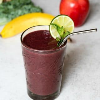 Berry Mojito Smoothie with metal straw