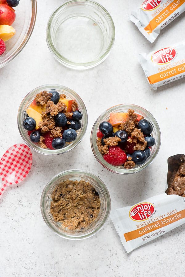 How to make No Bake Fresh Fruit Cobbler dessert in mini jelly jars 