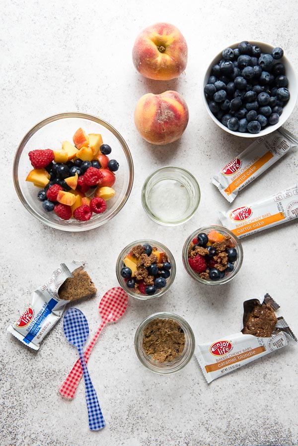 No Bake Fresh Fruit Cobbler in 4-ounce jelly jars with chewy snack bars, fresh fruit bowls, peaches 