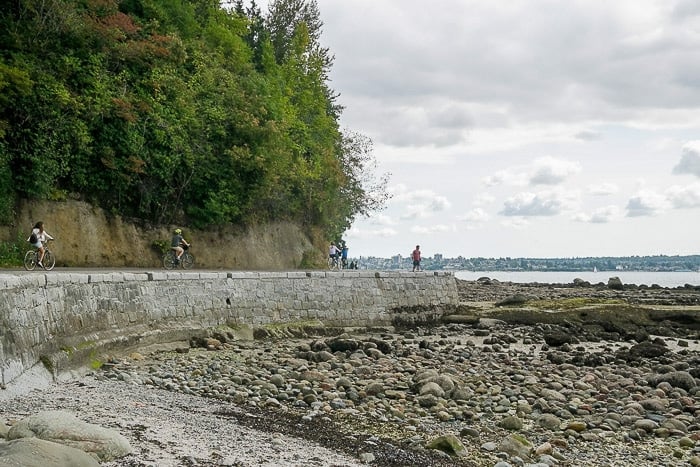 Seaside walkway at Stanley Park at low tide