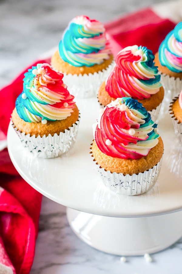 4th of July cupcakes on a cake platter