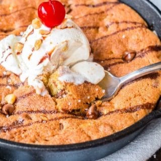 Pizookie skillet cookie with ice cream
