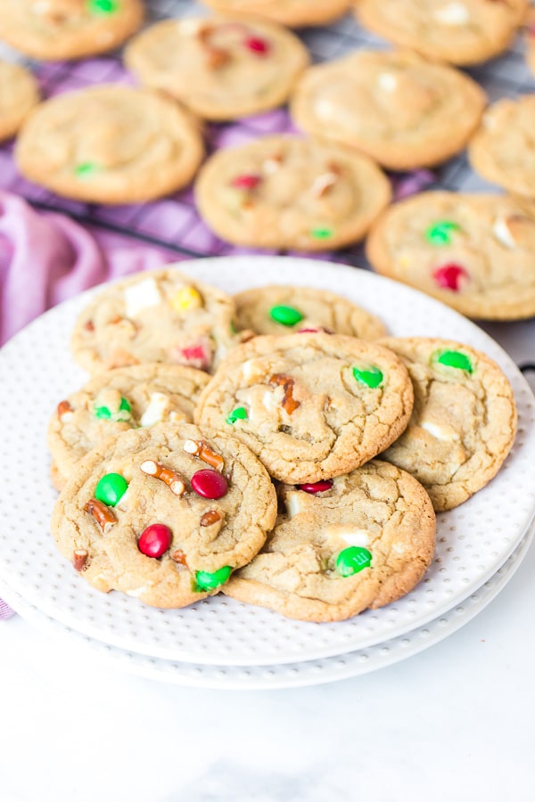 christmas cookies on plate 