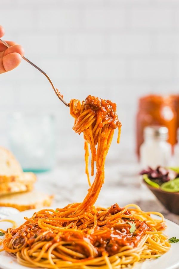 pasta sauce recipe on spaghetti 