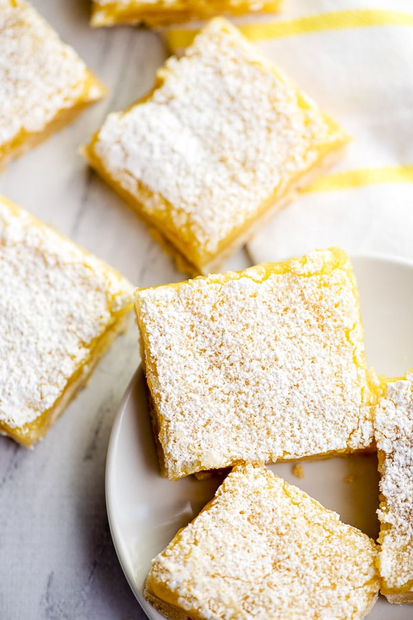 lemon bars with powdered sugar