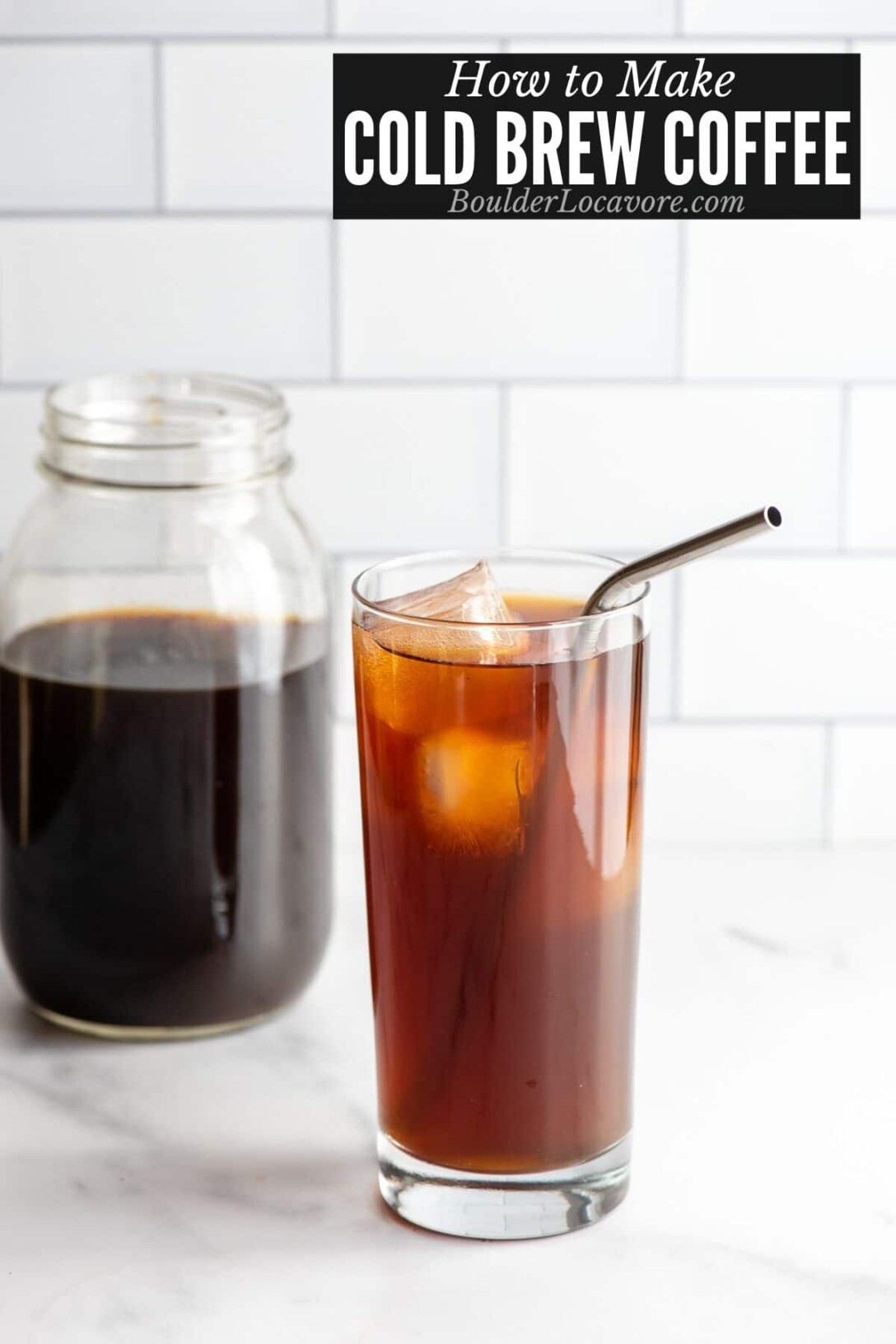 Cold Brew coffee in a jug and mixed in a glass with ice (title image)