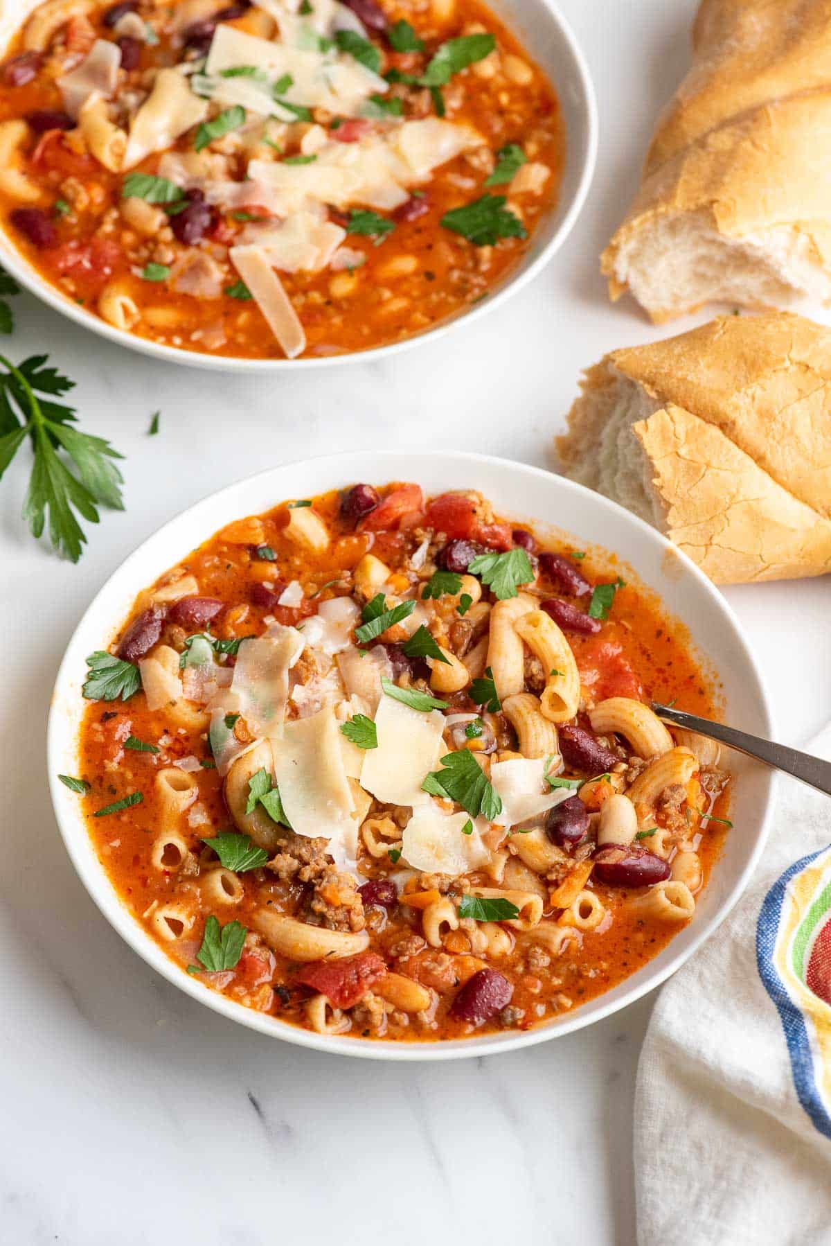 pasta e fagioli with bread