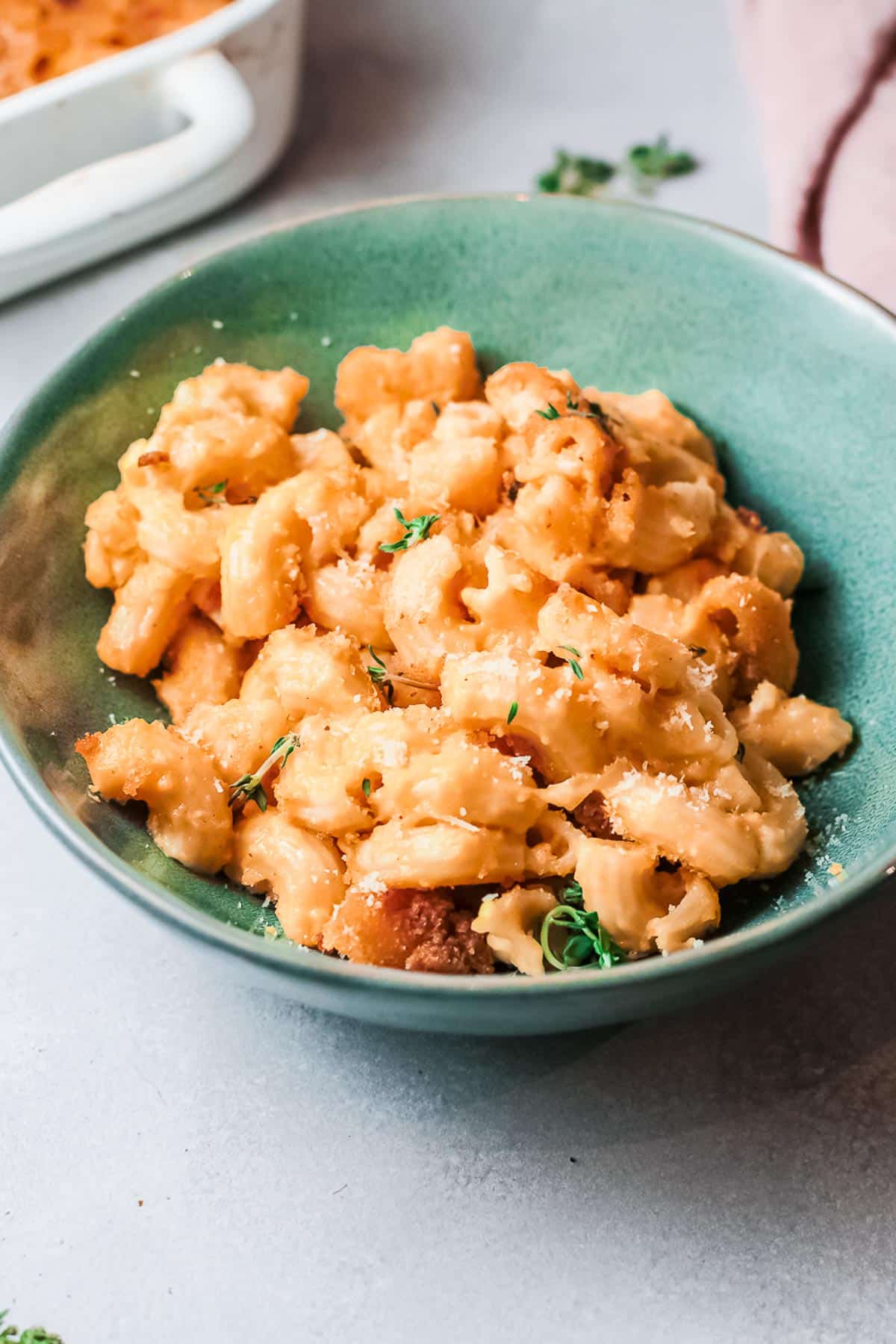 mac and cheese in a bowl close