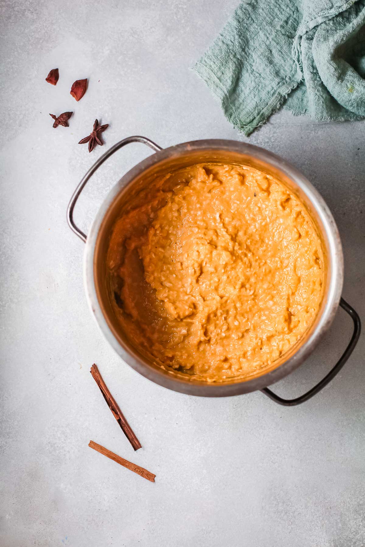 finished pumpkin oatmeal in pan