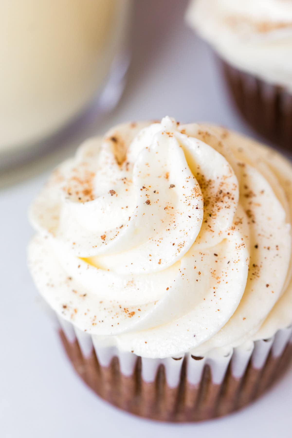 gingerbread cupcakes with eggnog frosting close up 