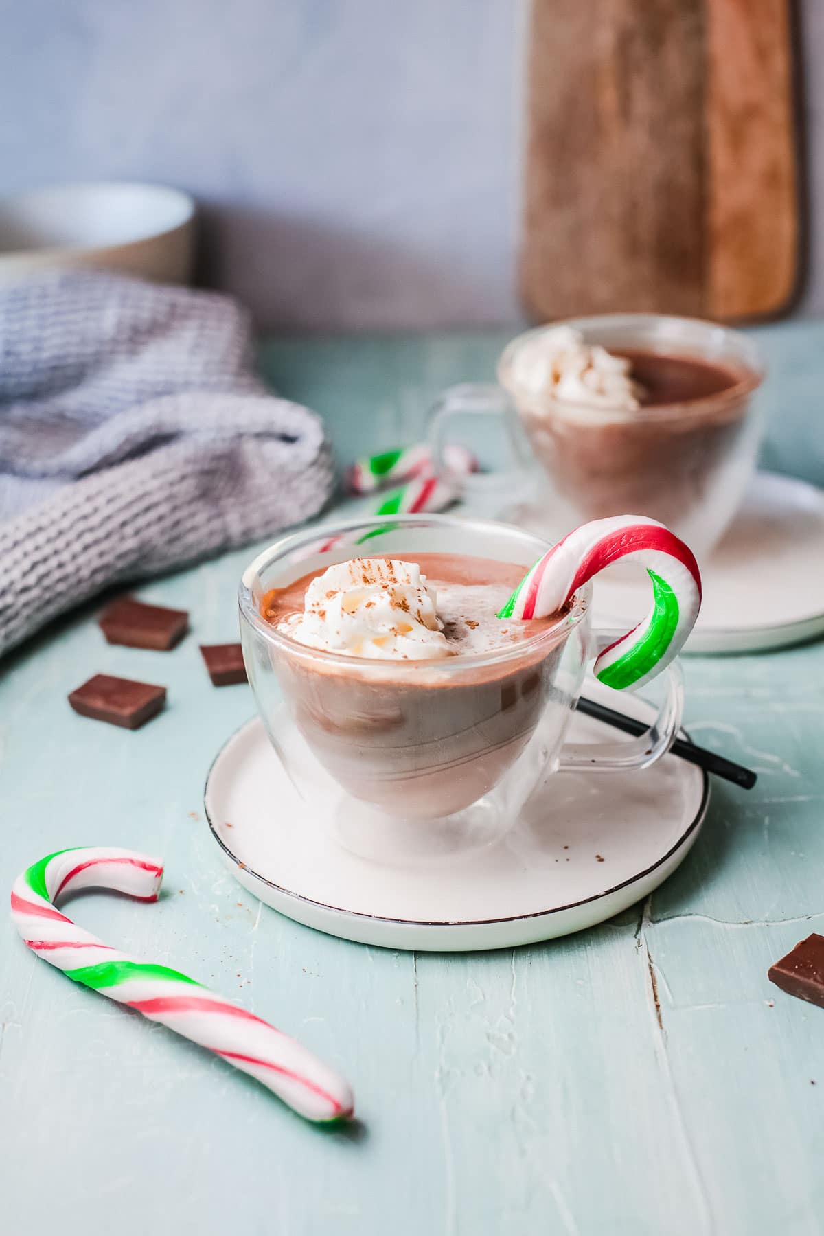 peppermint hot chocolate in cup 