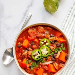 SLOW COOKER TURKEY CHILI TITLE