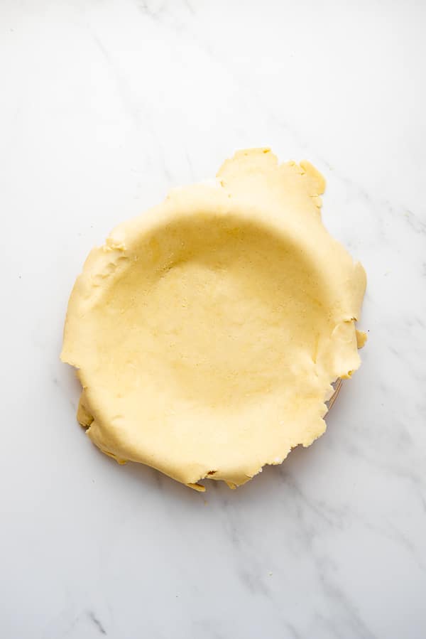 crimped butter pie crust recipe in pie pan 