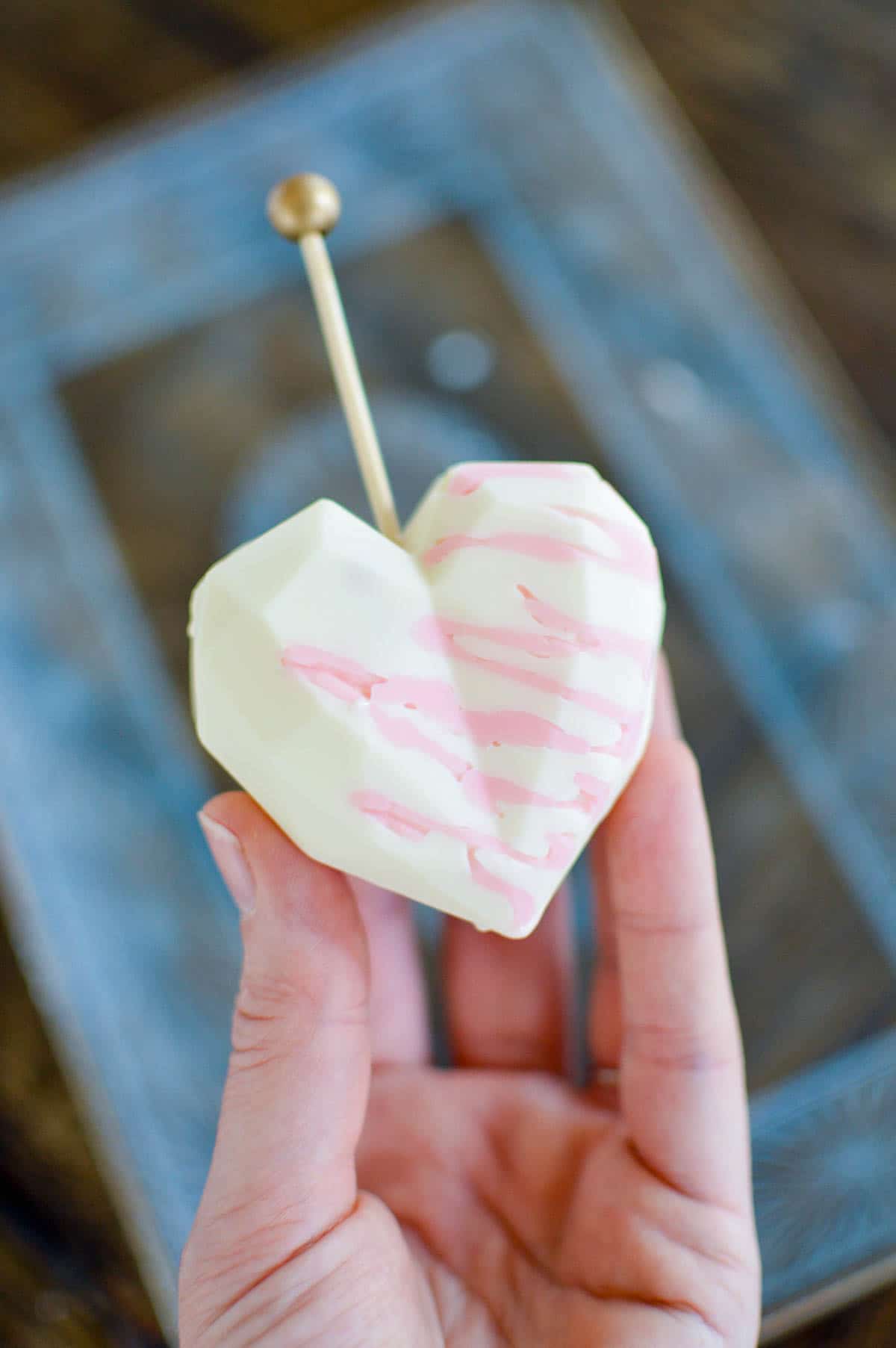 heart hot cocoa bombs: fiinished with stirring stick