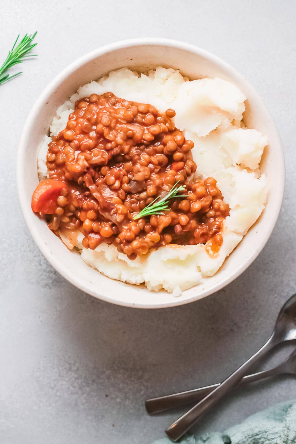 lentils with mashed potatoes WITH SPOONS