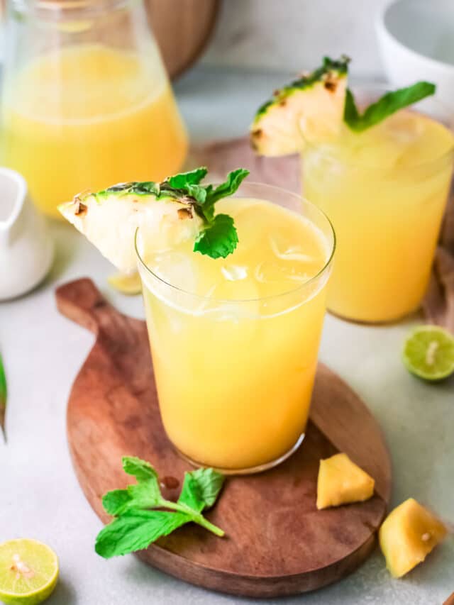 Agua de Pina (pineapple water)