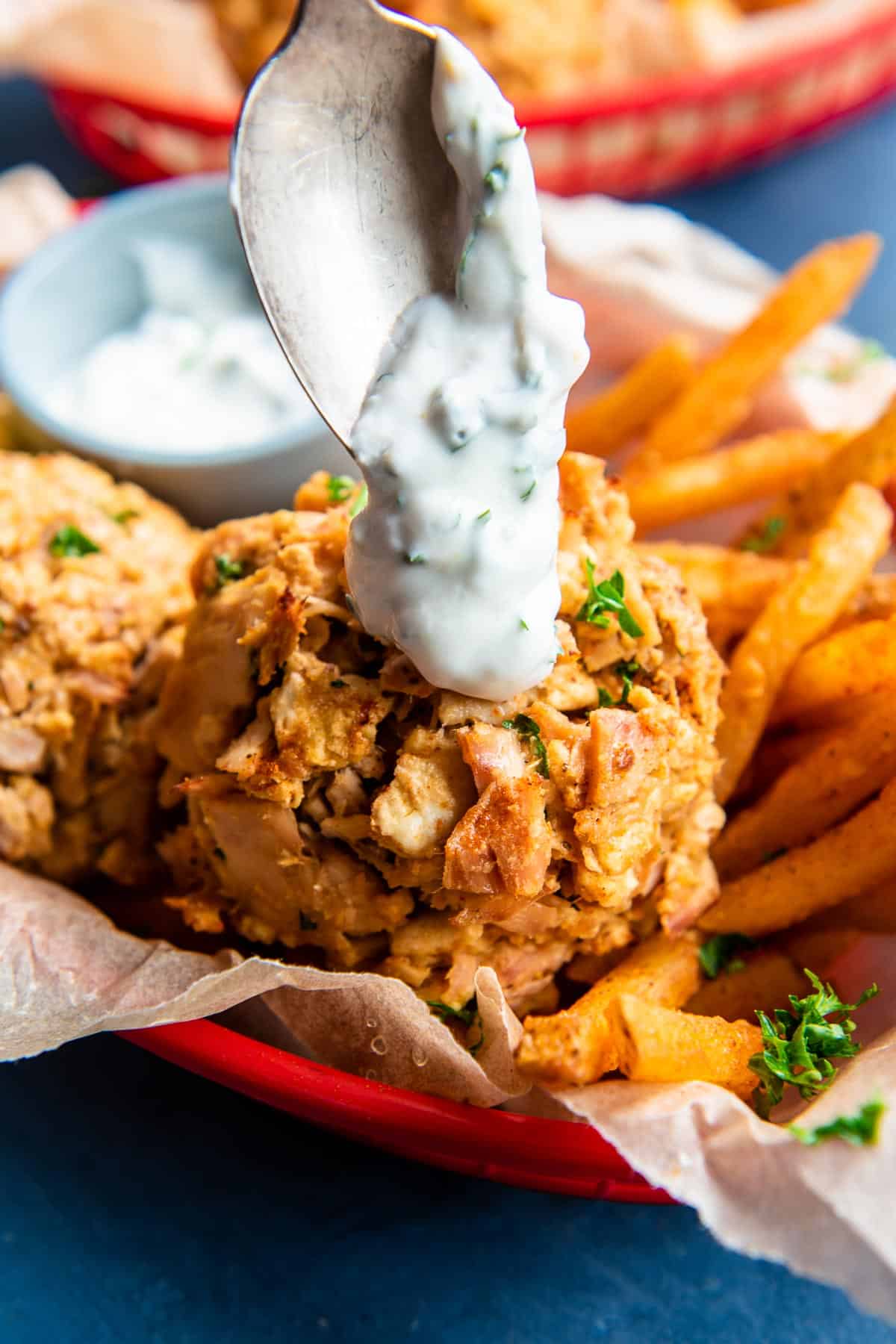 tuna cakes with fries with sauce