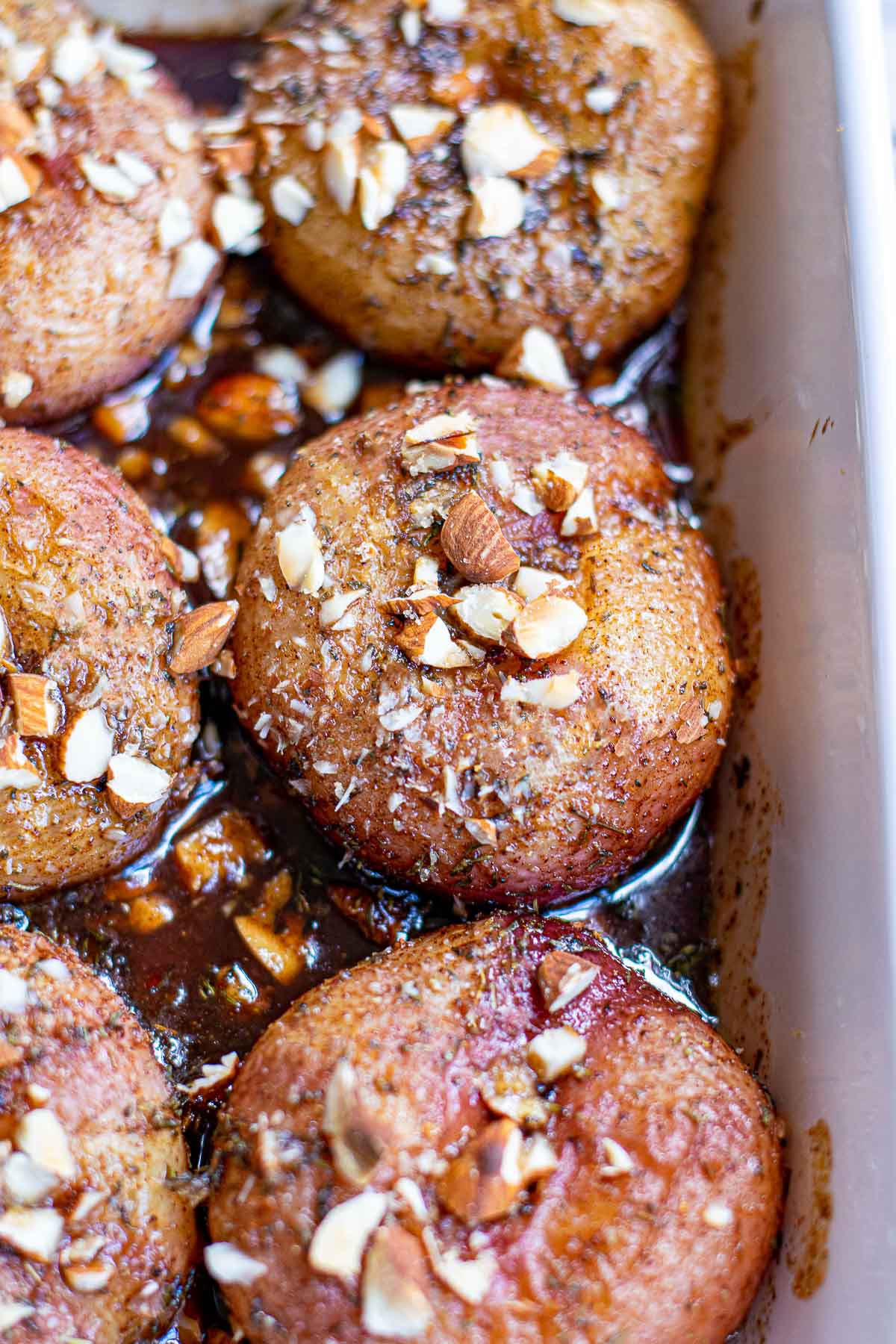 baked peaches in pan with nuts
